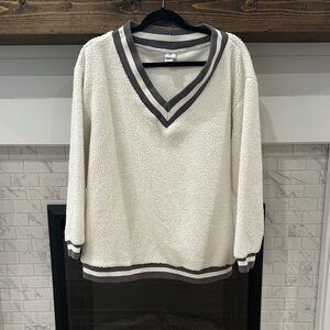 Echo Cream and Gray V-Neck Sherpa sleepwear Sweater 4 for $20